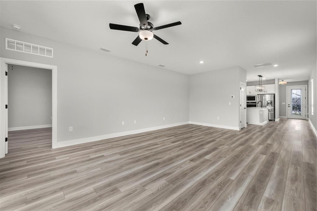 Active With Contract: $406,900 (3 beds, 2 baths, 1500 Square Feet)