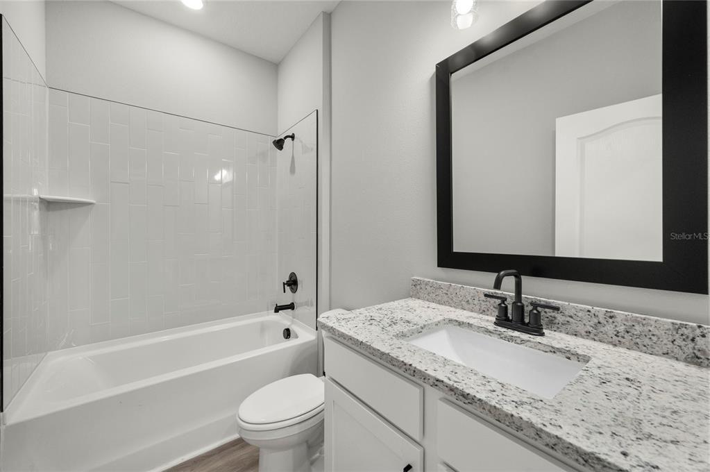 Active With Contract: $406,900 (3 beds, 2 baths, 1500 Square Feet)
