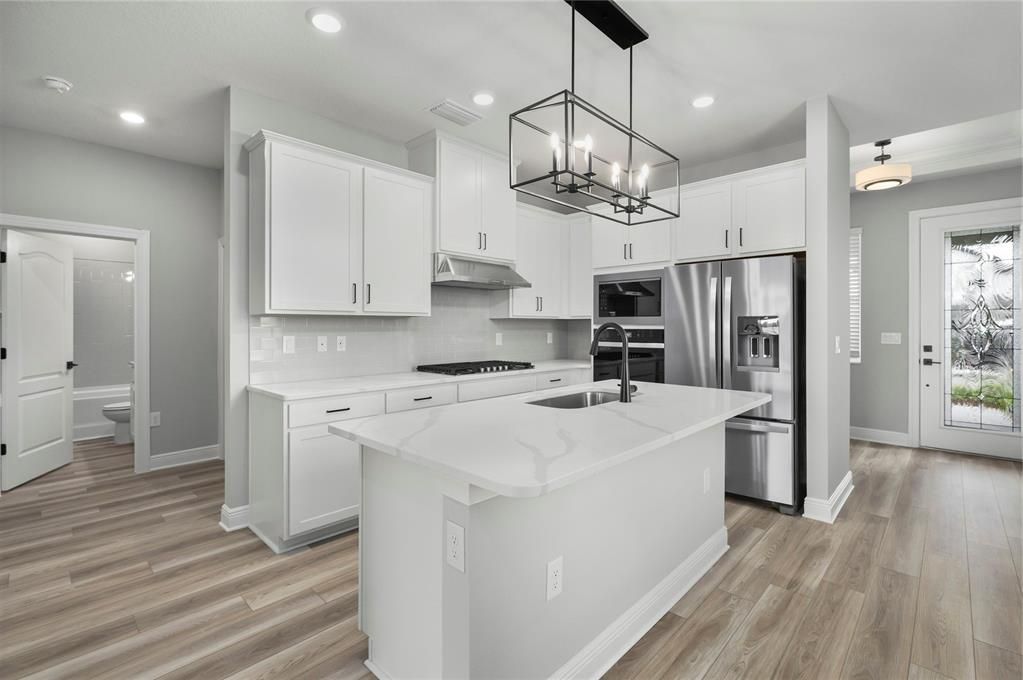 Active With Contract: $406,900 (3 beds, 2 baths, 1500 Square Feet)