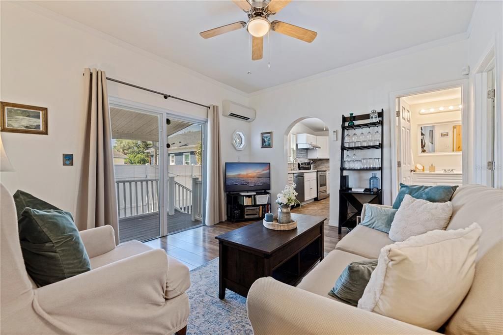 For Sale: $325,000 (2 beds, 1 baths, 670 Square Feet)