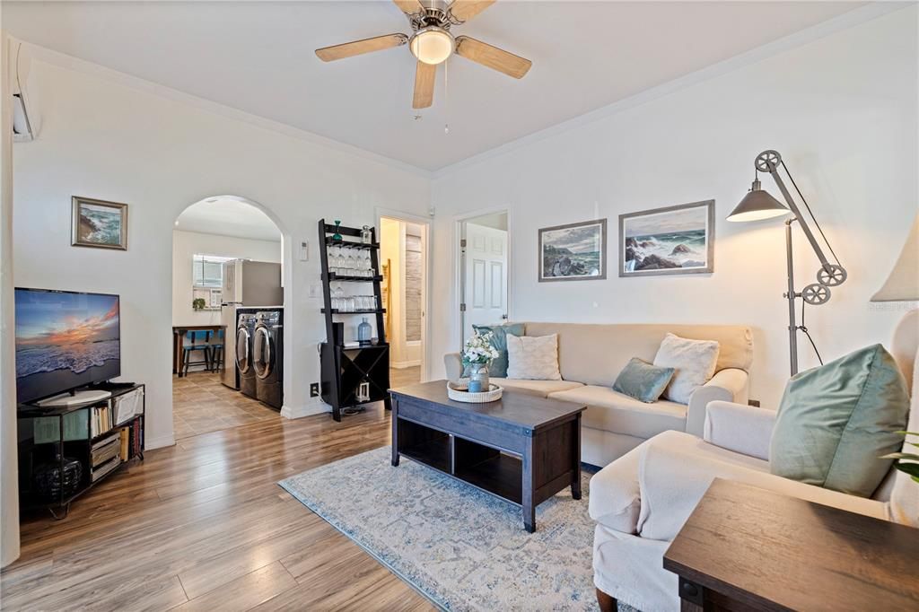 For Sale: $325,000 (2 beds, 1 baths, 670 Square Feet)