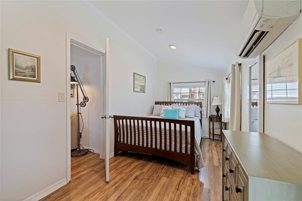 For Sale: $325,000 (2 beds, 1 baths, 670 Square Feet)