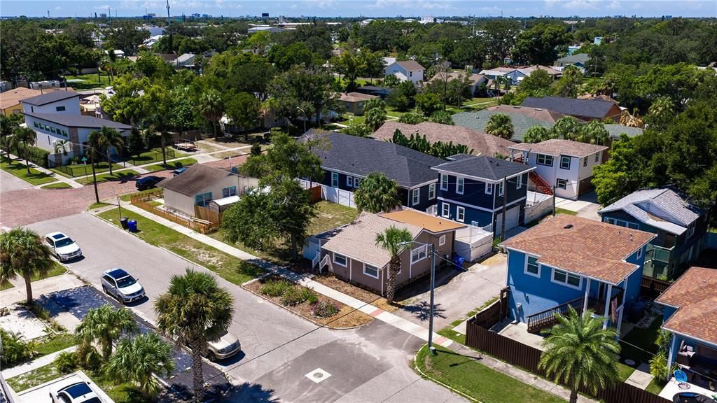 For Sale: $325,000 (2 beds, 1 baths, 670 Square Feet)