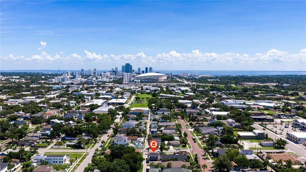 For Sale: $325,000 (2 beds, 1 baths, 670 Square Feet)