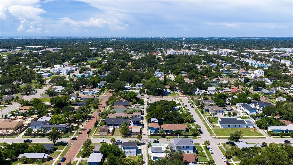 For Sale: $325,000 (2 beds, 1 baths, 670 Square Feet)