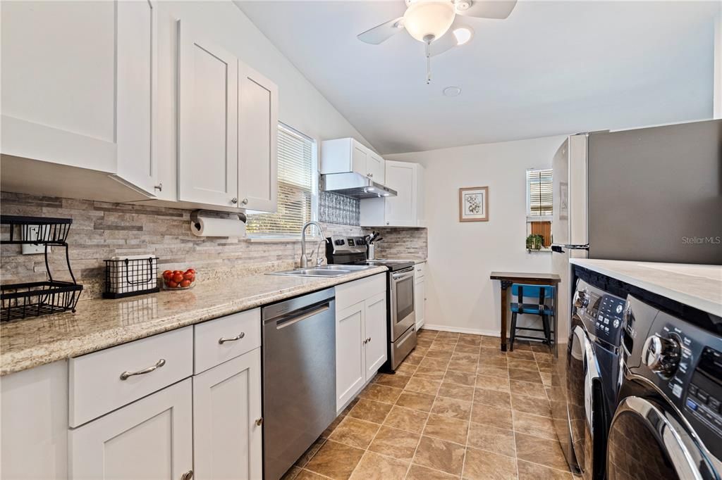 For Sale: $325,000 (2 beds, 1 baths, 670 Square Feet)