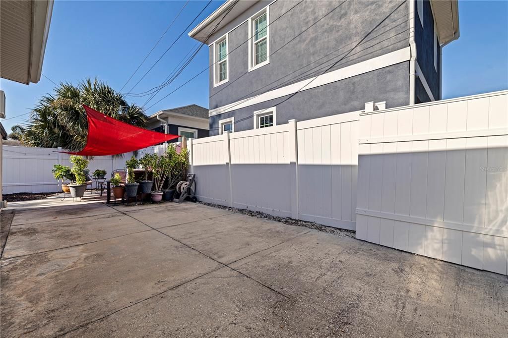For Sale: $325,000 (2 beds, 1 baths, 670 Square Feet)