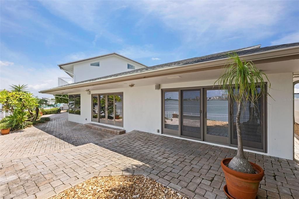 For Sale: $3,390,000 (4 beds, 3 baths, 4519 Square Feet)