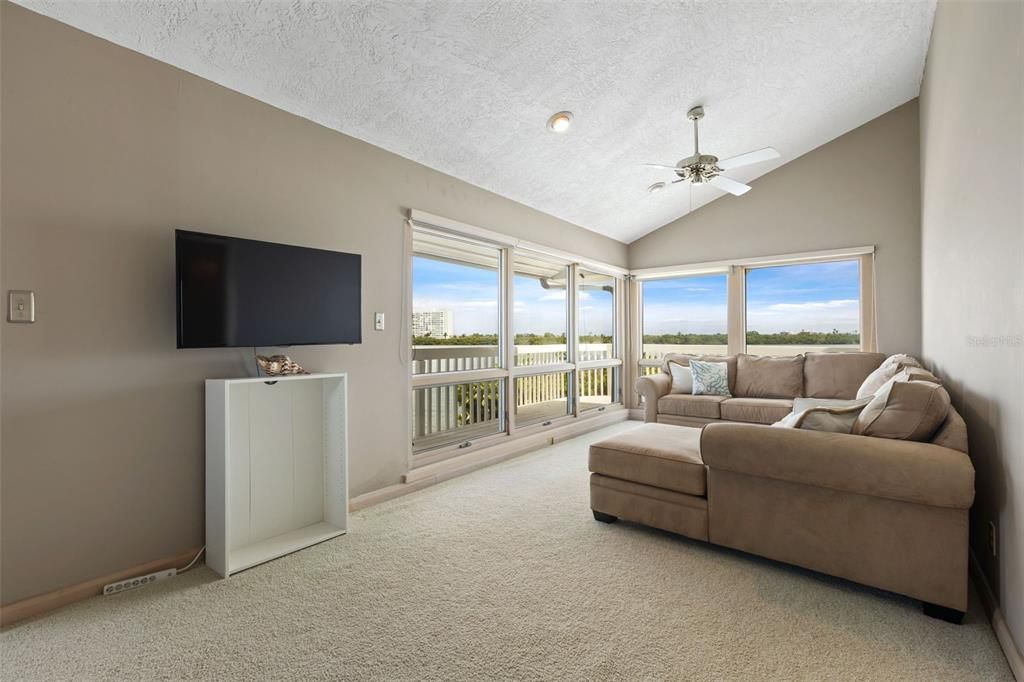 For Sale: $3,390,000 (4 beds, 3 baths, 4519 Square Feet)