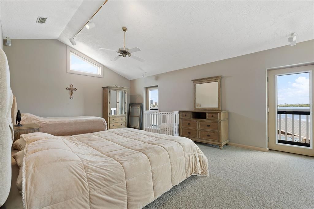 For Sale: $3,390,000 (4 beds, 3 baths, 4519 Square Feet)