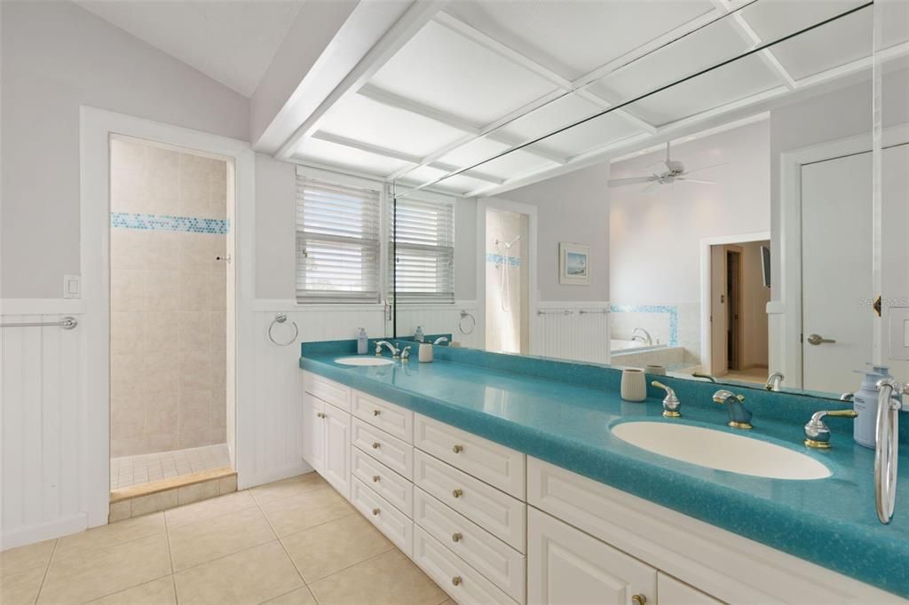 For Sale: $3,390,000 (4 beds, 3 baths, 4519 Square Feet)