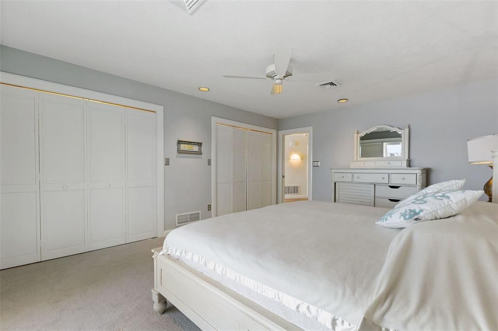 For Sale: $3,390,000 (4 beds, 3 baths, 4519 Square Feet)
