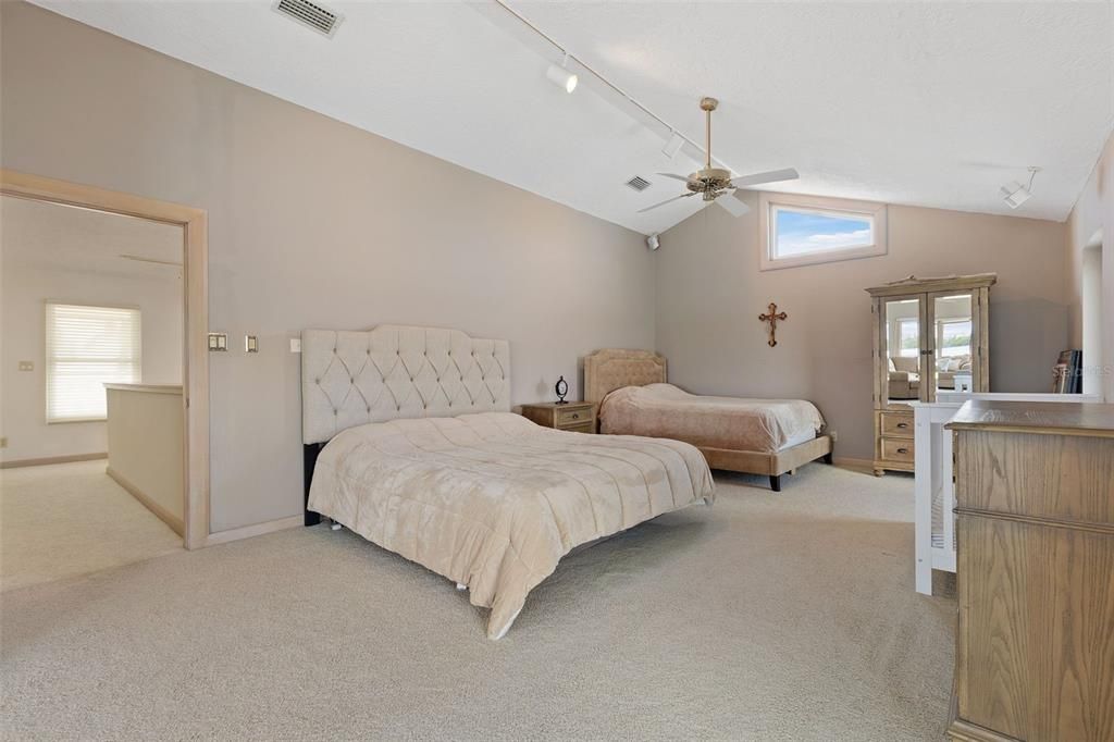 For Sale: $3,390,000 (4 beds, 3 baths, 4519 Square Feet)