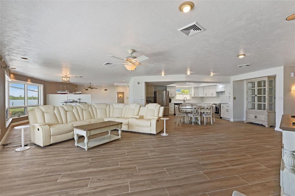 For Sale: $3,390,000 (4 beds, 3 baths, 4519 Square Feet)