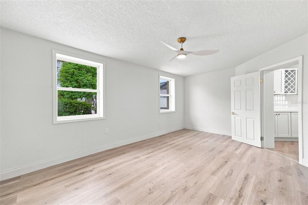 For Sale: $359,900 (3 beds, 2 baths, 1655 Square Feet)