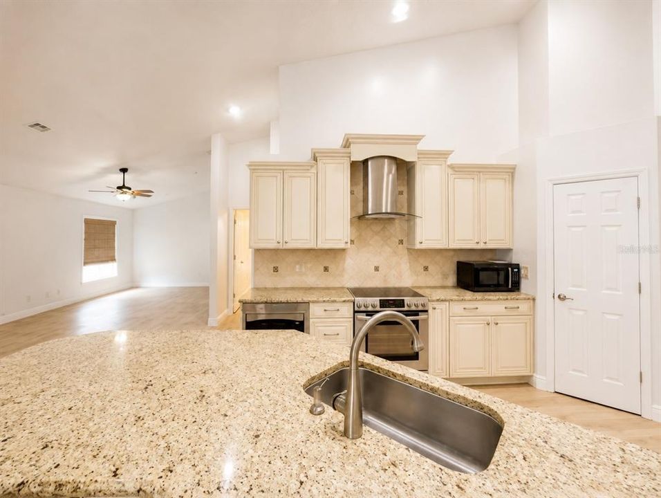 For Rent: $2,795 (4 beds, 2 baths, 2299 Square Feet)