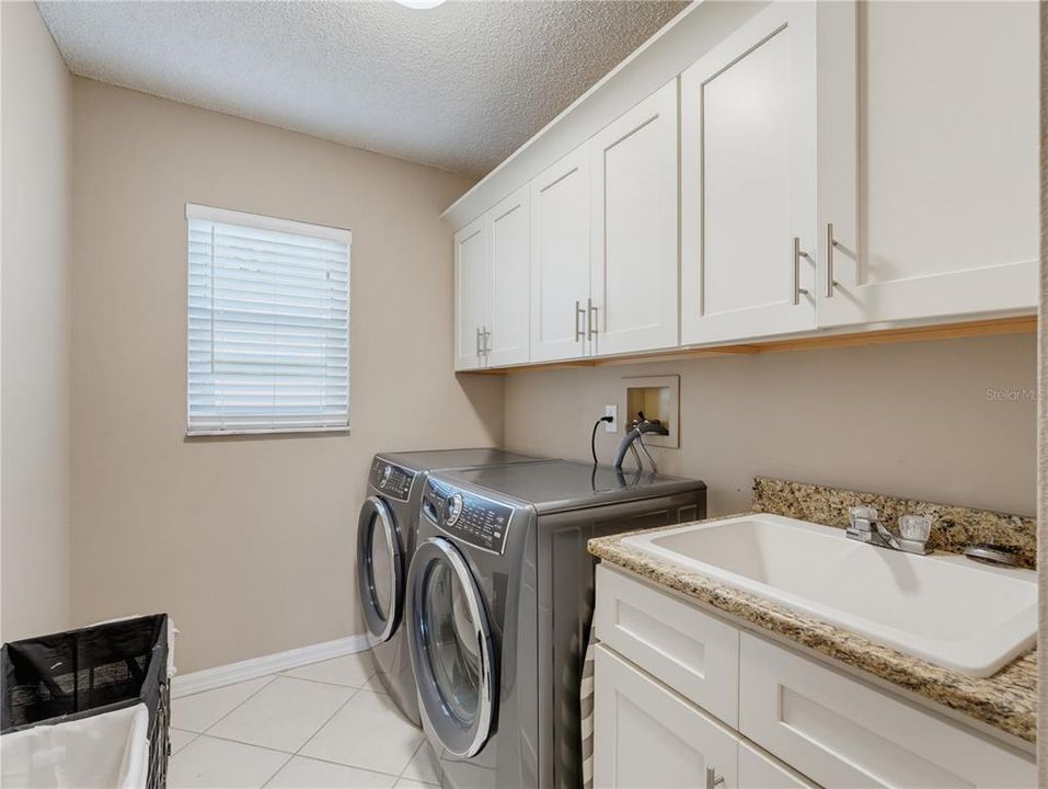 En Venta: $450,000 (3 camas, 2 baños, 2260 Pies cuadrados)