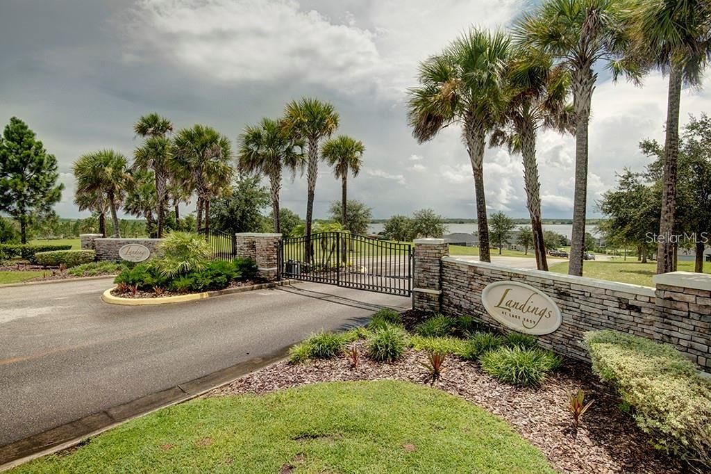 For Sale: $550,000 (4 beds, 3 baths, 2428 Square Feet)