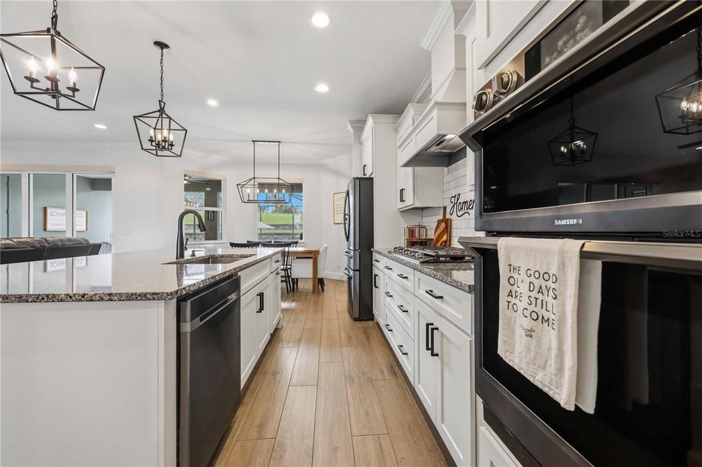 For Sale: $550,000 (4 beds, 3 baths, 2428 Square Feet)