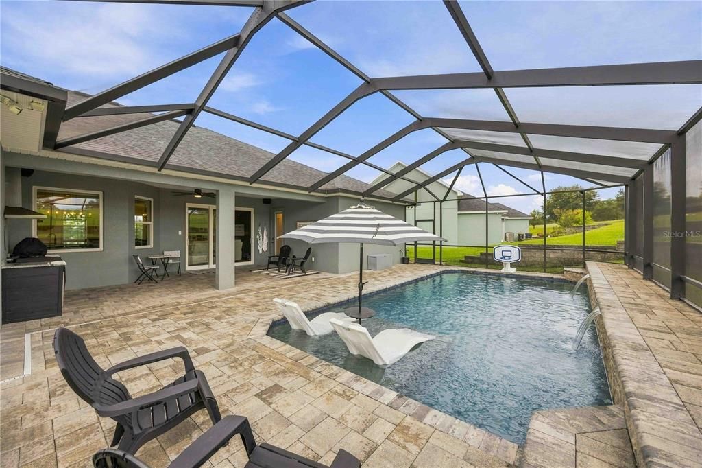 For Sale: $550,000 (4 beds, 3 baths, 2428 Square Feet)