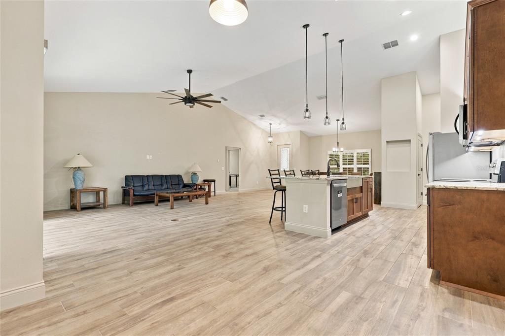 En Venta: $749,000 (3 camas, 2 baños, 2035 Pies cuadrados)