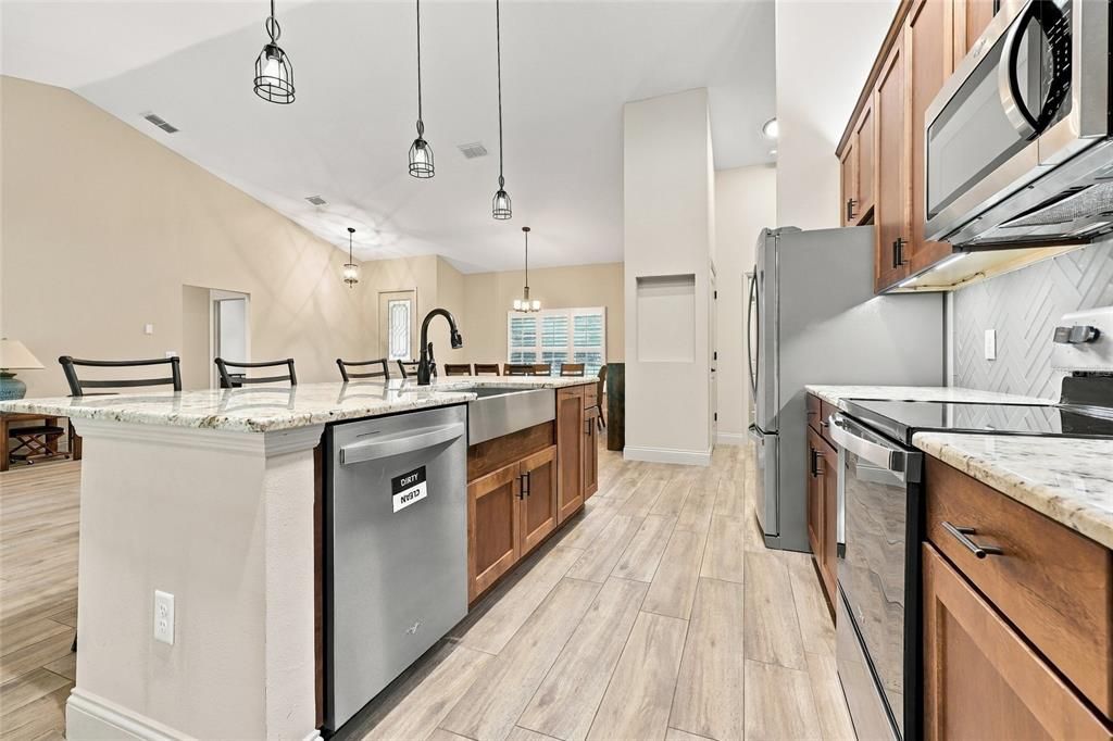 En Venta: $749,000 (3 camas, 2 baños, 2035 Pies cuadrados)