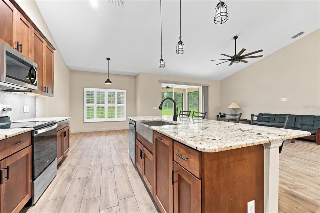 En Venta: $749,000 (3 camas, 2 baños, 2035 Pies cuadrados)