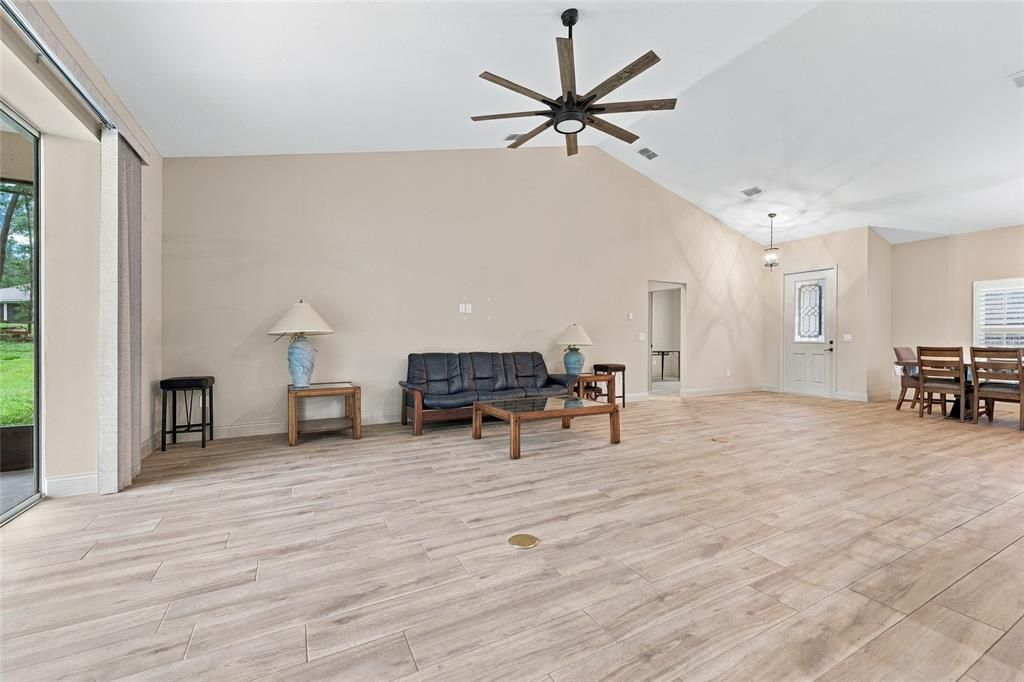 En Venta: $749,000 (3 camas, 2 baños, 2035 Pies cuadrados)