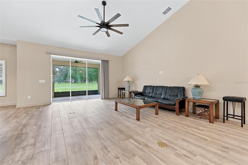 En Venta: $749,000 (3 camas, 2 baños, 2035 Pies cuadrados)