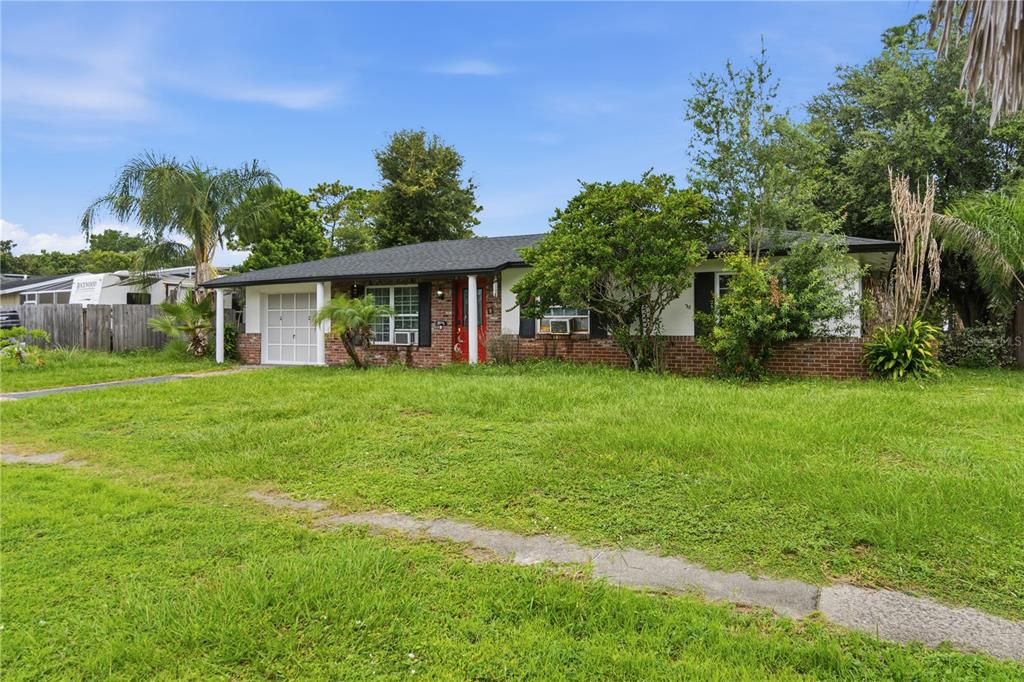 For Sale: $270,000 (3 beds, 2 baths, 1186 Square Feet)
