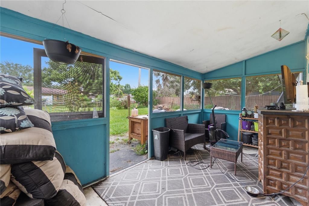 For Sale: $270,000 (3 beds, 2 baths, 1186 Square Feet)