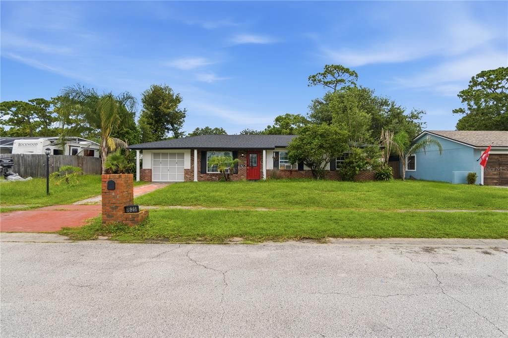 For Sale: $270,000 (3 beds, 2 baths, 1186 Square Feet)