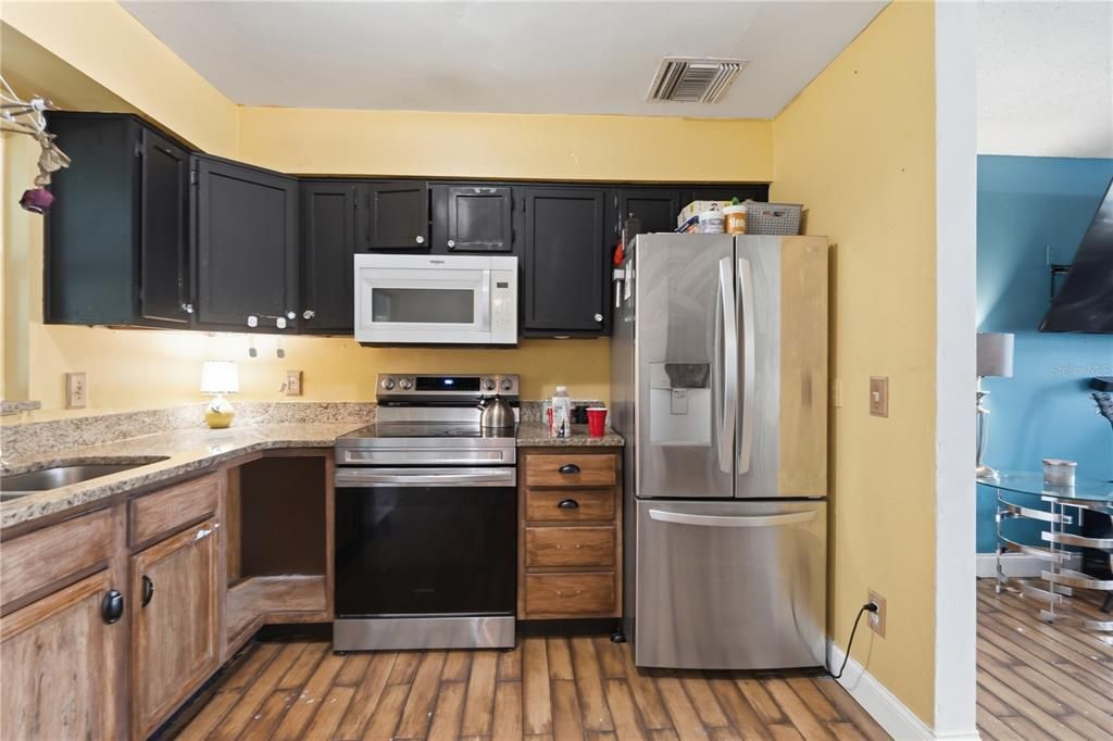 For Sale: $270,000 (3 beds, 2 baths, 1186 Square Feet)