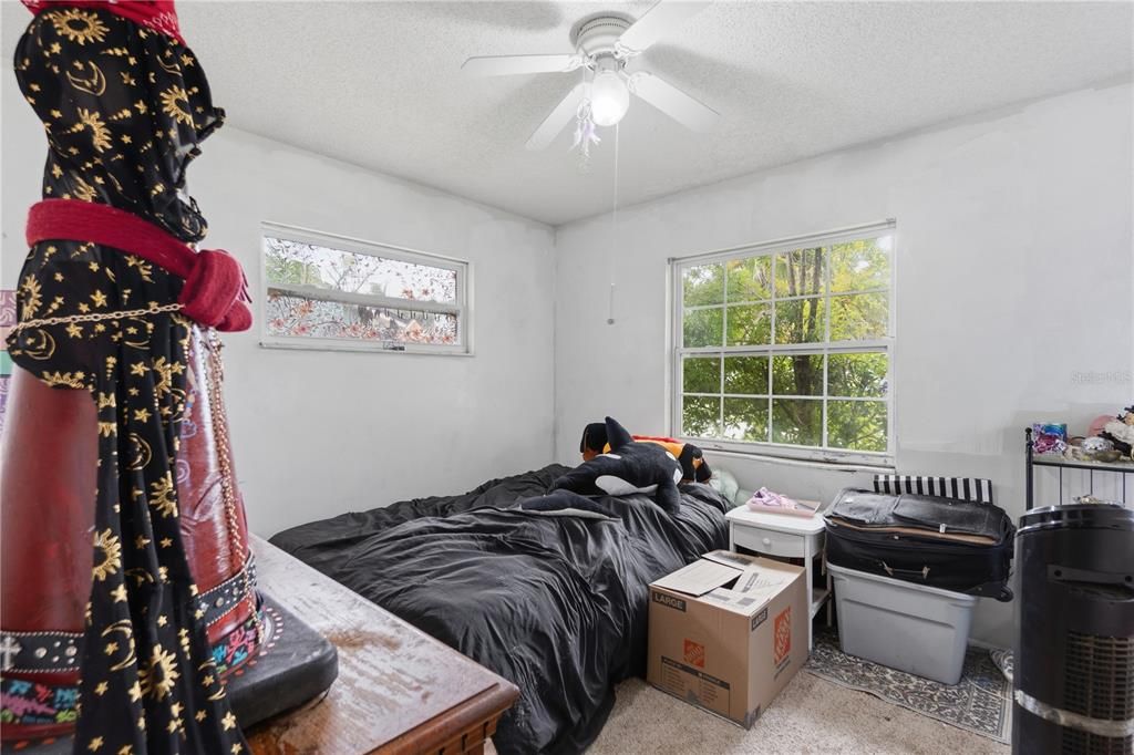 For Sale: $270,000 (3 beds, 2 baths, 1186 Square Feet)