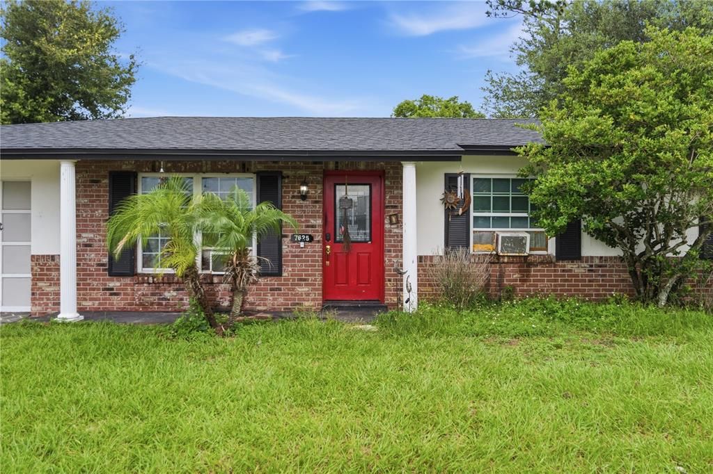 For Sale: $270,000 (3 beds, 2 baths, 1186 Square Feet)