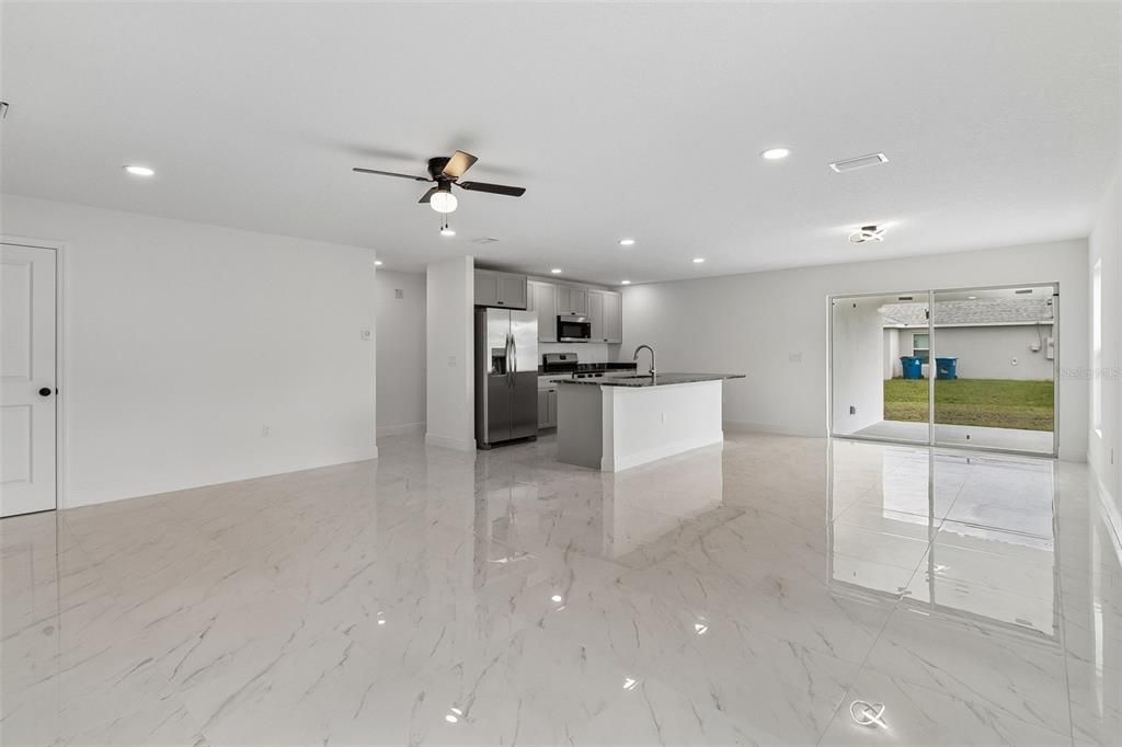 For Sale: $359,000 (4 beds, 2 baths, 1825 Square Feet)