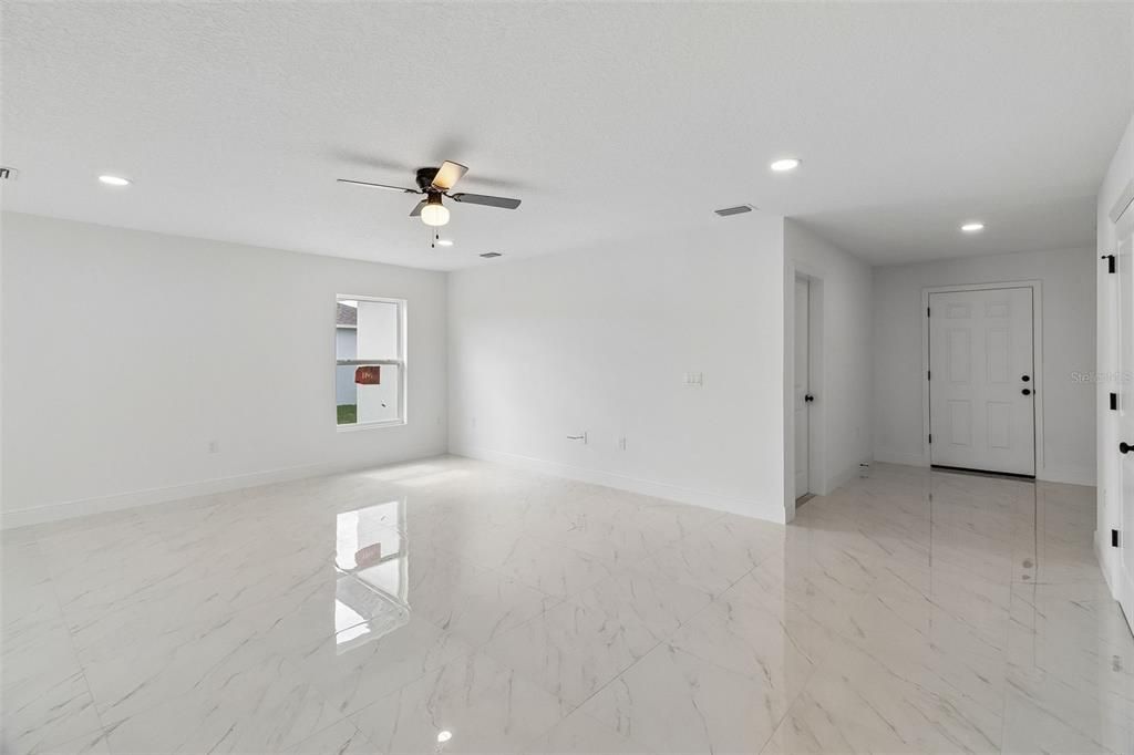 For Sale: $359,000 (4 beds, 2 baths, 1825 Square Feet)