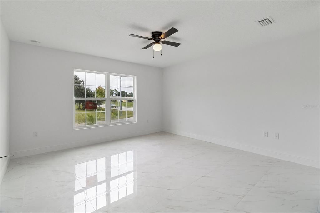 For Sale: $359,000 (4 beds, 2 baths, 1825 Square Feet)
