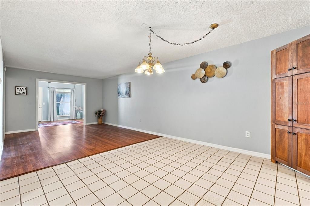 For Sale: $95,000 (2 beds, 2 baths, 1135 Square Feet)