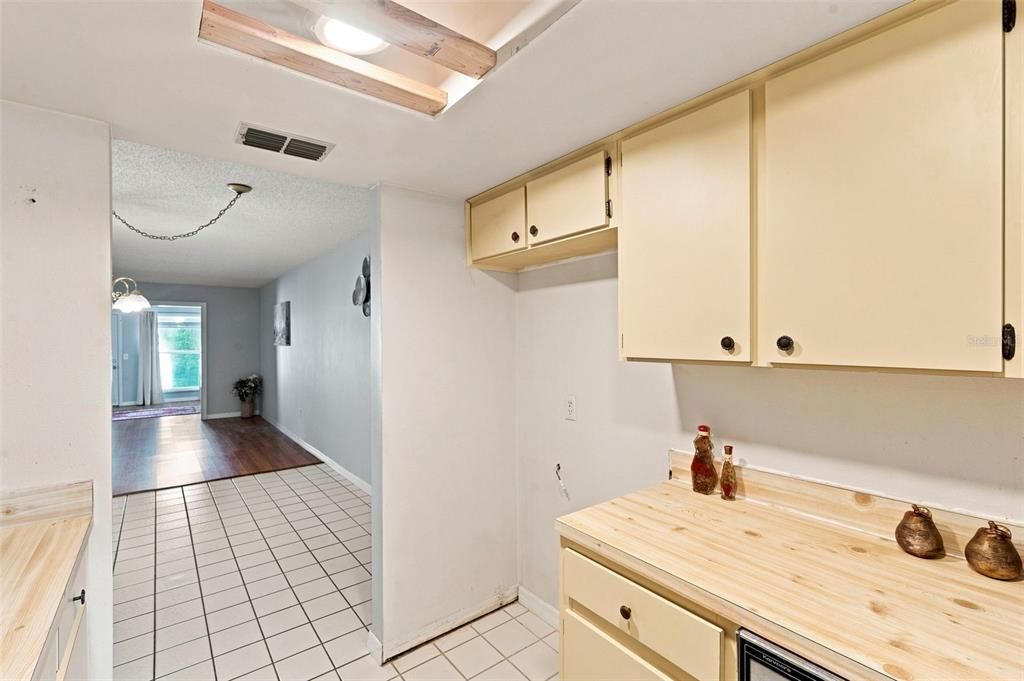 For Sale: $95,000 (2 beds, 2 baths, 1135 Square Feet)