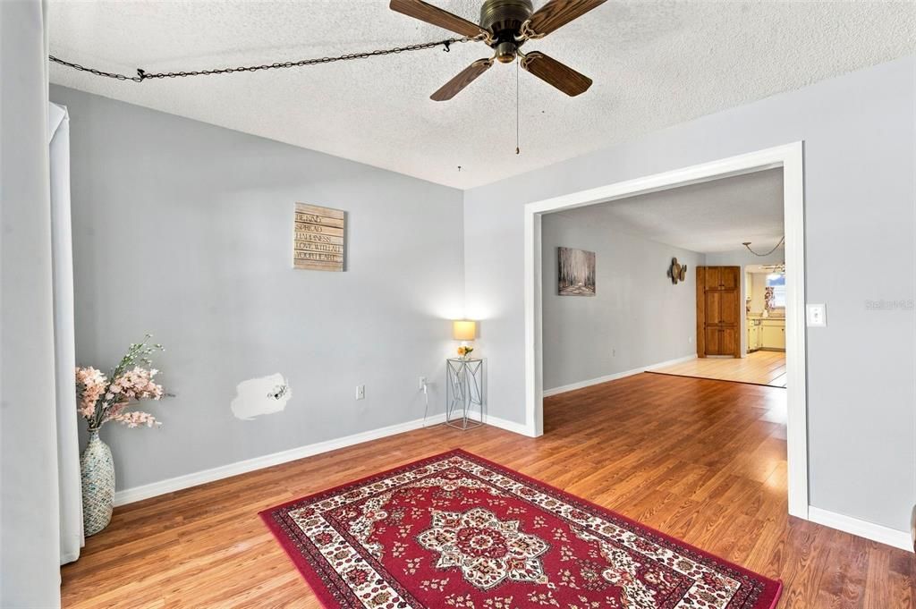 For Sale: $95,000 (2 beds, 2 baths, 1135 Square Feet)