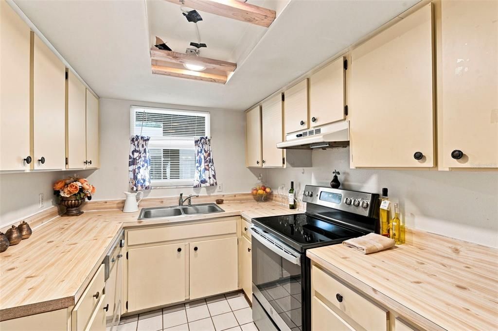 For Sale: $95,000 (2 beds, 2 baths, 1135 Square Feet)