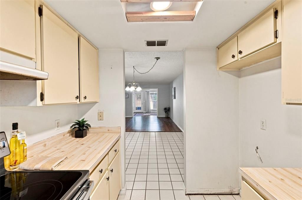 For Sale: $95,000 (2 beds, 2 baths, 1135 Square Feet)