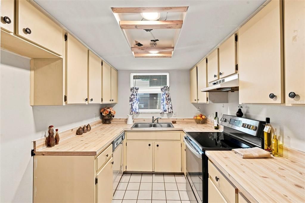 For Sale: $95,000 (2 beds, 2 baths, 1135 Square Feet)