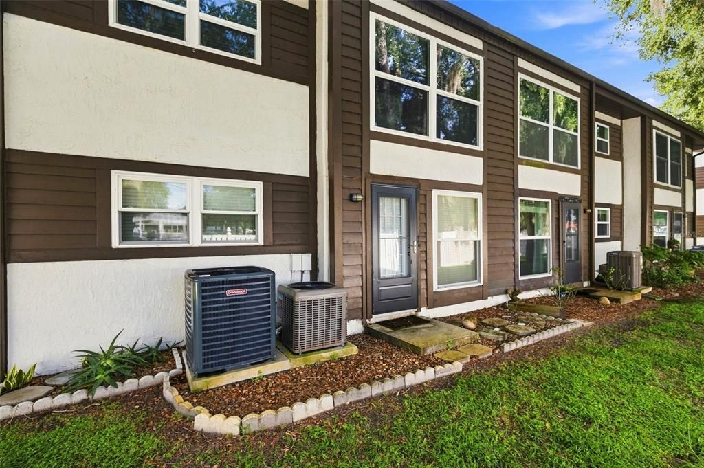 For Sale: $95,000 (2 beds, 2 baths, 1135 Square Feet)