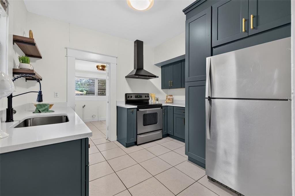 For Sale: $365,000 (3 beds, 1 baths, 1044 Square Feet)