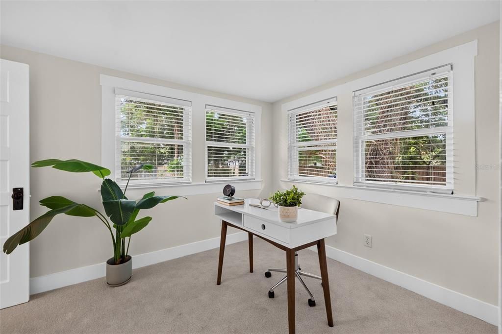 For Sale: $365,000 (3 beds, 1 baths, 1044 Square Feet)