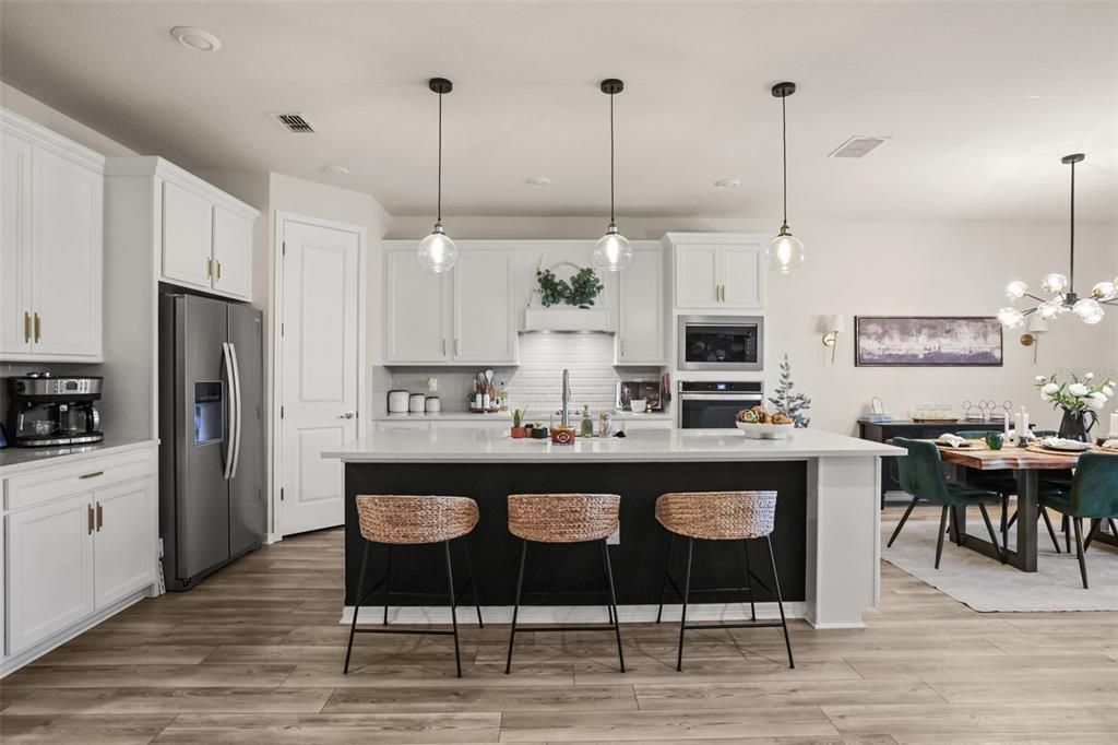 For Sale: $697,000 (5 beds, 3 baths, 2900 Square Feet)