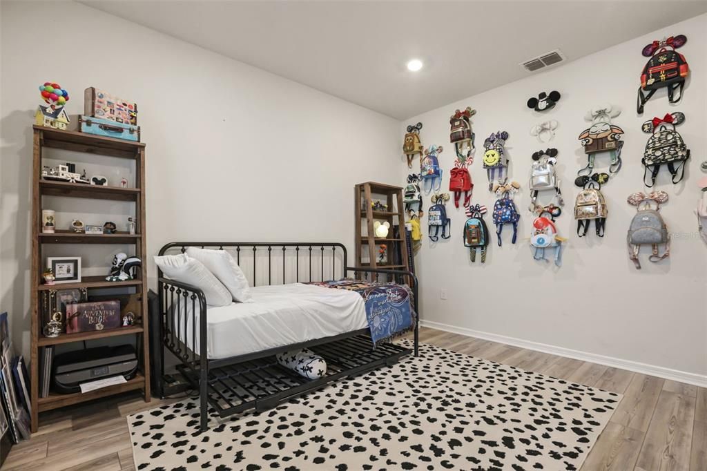 For Sale: $697,000 (5 beds, 3 baths, 2900 Square Feet)