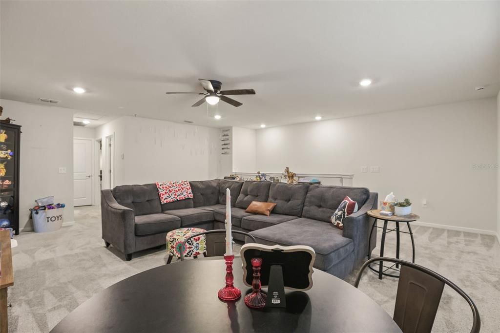 For Sale: $697,000 (5 beds, 3 baths, 2900 Square Feet)